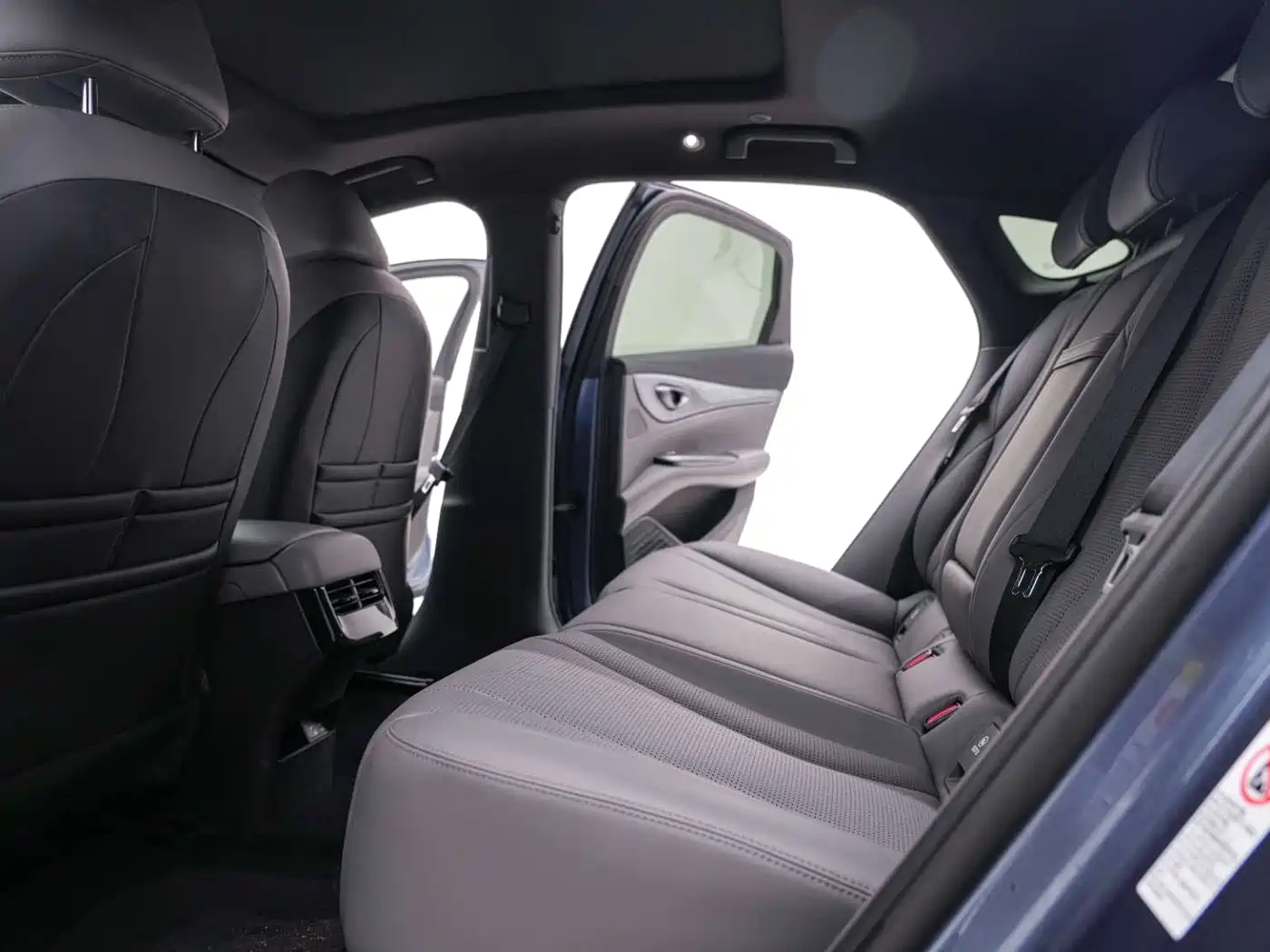 BYD Seal 2024 Glory Edition DM-i 1.5L 121km Luxury фото 24