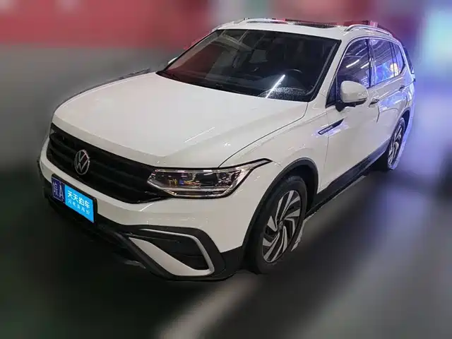 Volkswagen Tiguan L 2023 300TSI Automatic 2WD Smart Enjoyment Edition — фото 1
