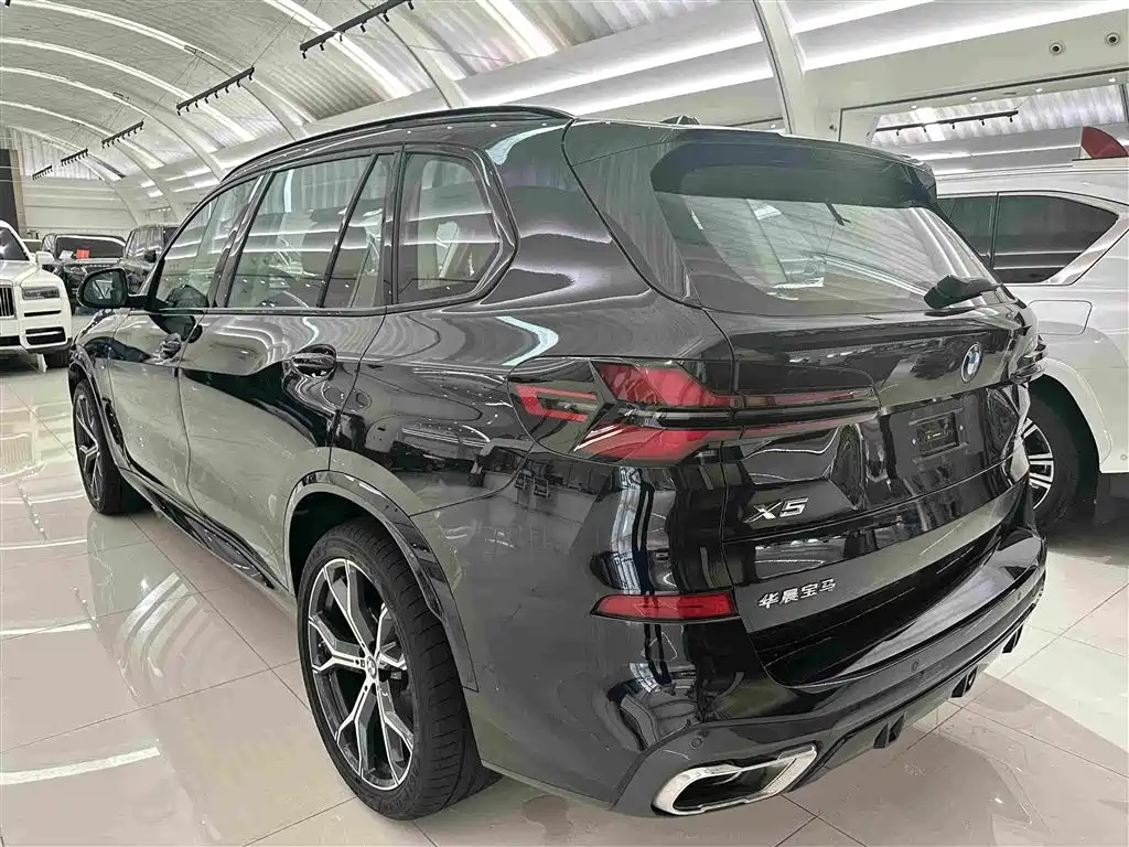 BMW X5 2026 2025 Model xDrive 30Li Exclusive M Sport Blackout Package