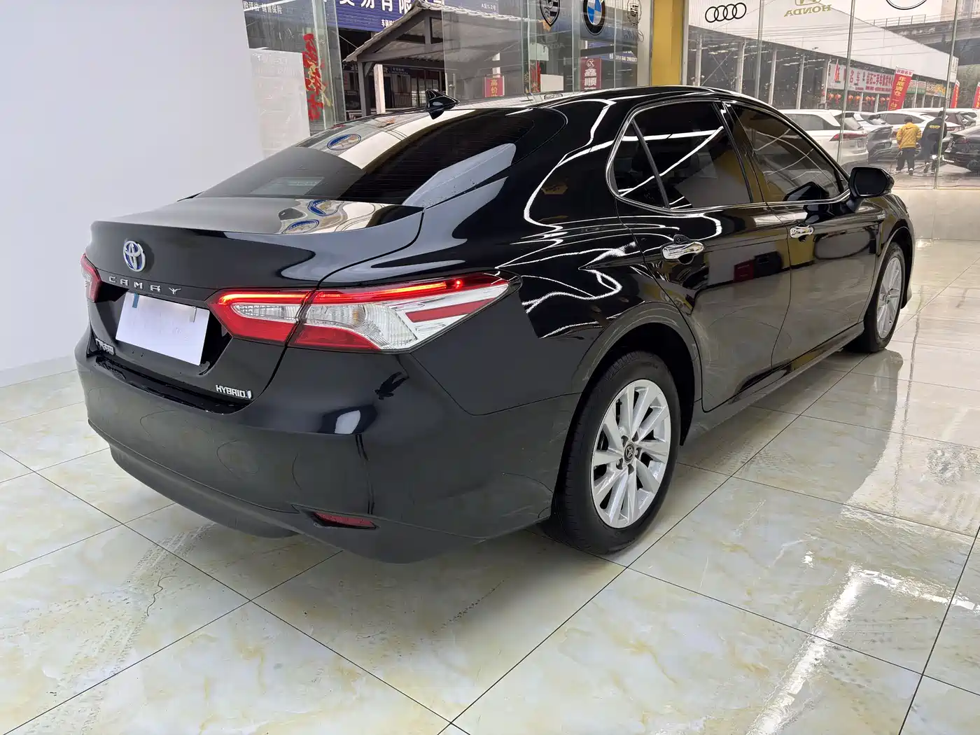 Toyota Camry 2023 Hybrid 2.5HGVP Leading Edition фото 9