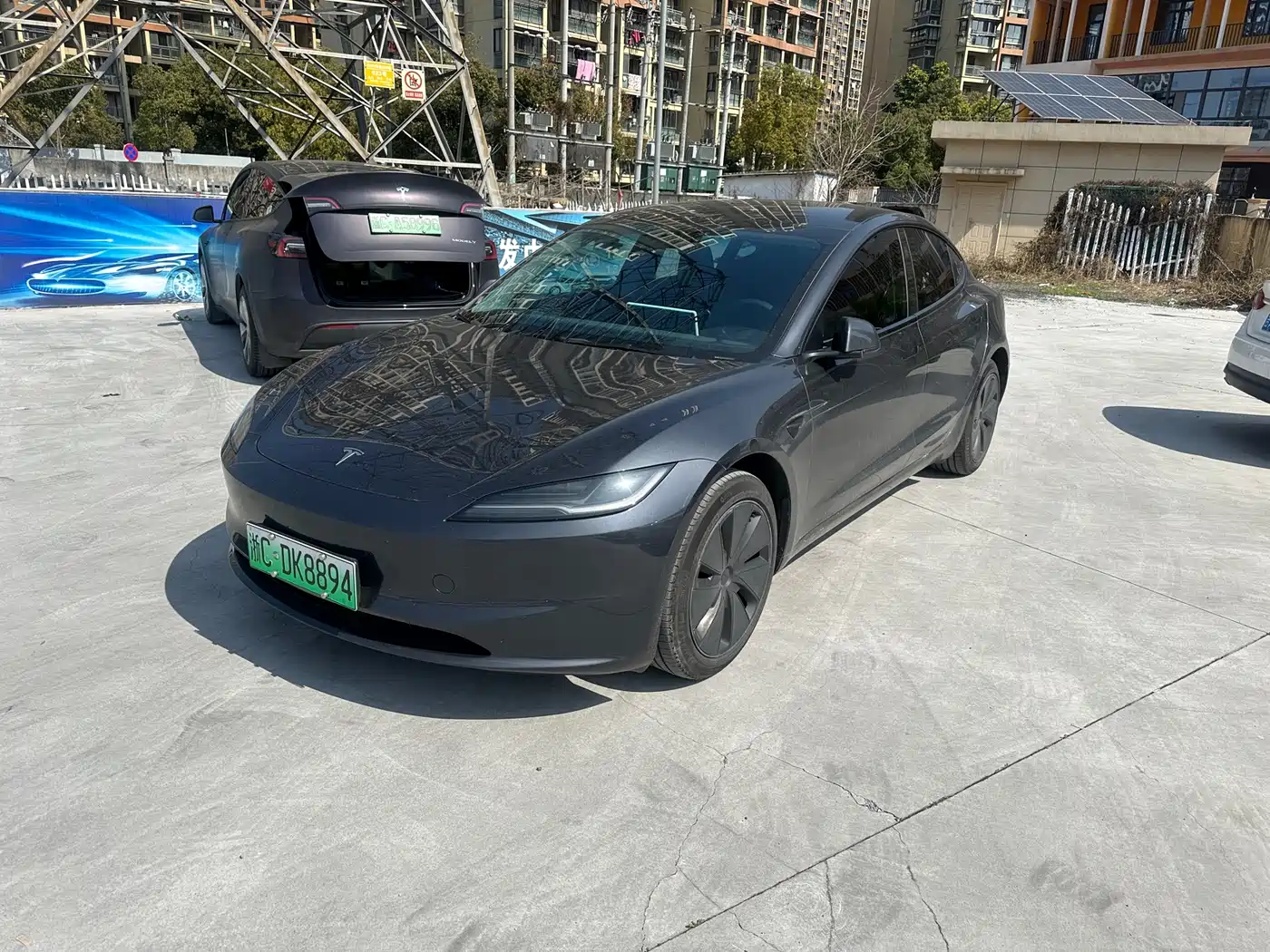 TESLA MODEL 3