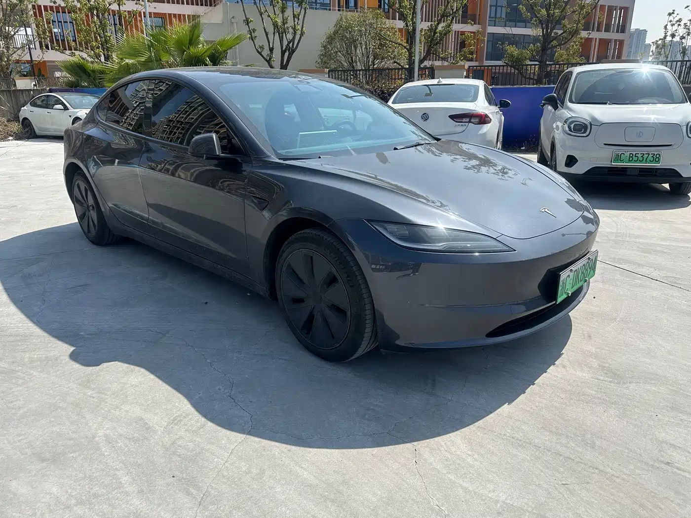 TESLA MODEL 3
