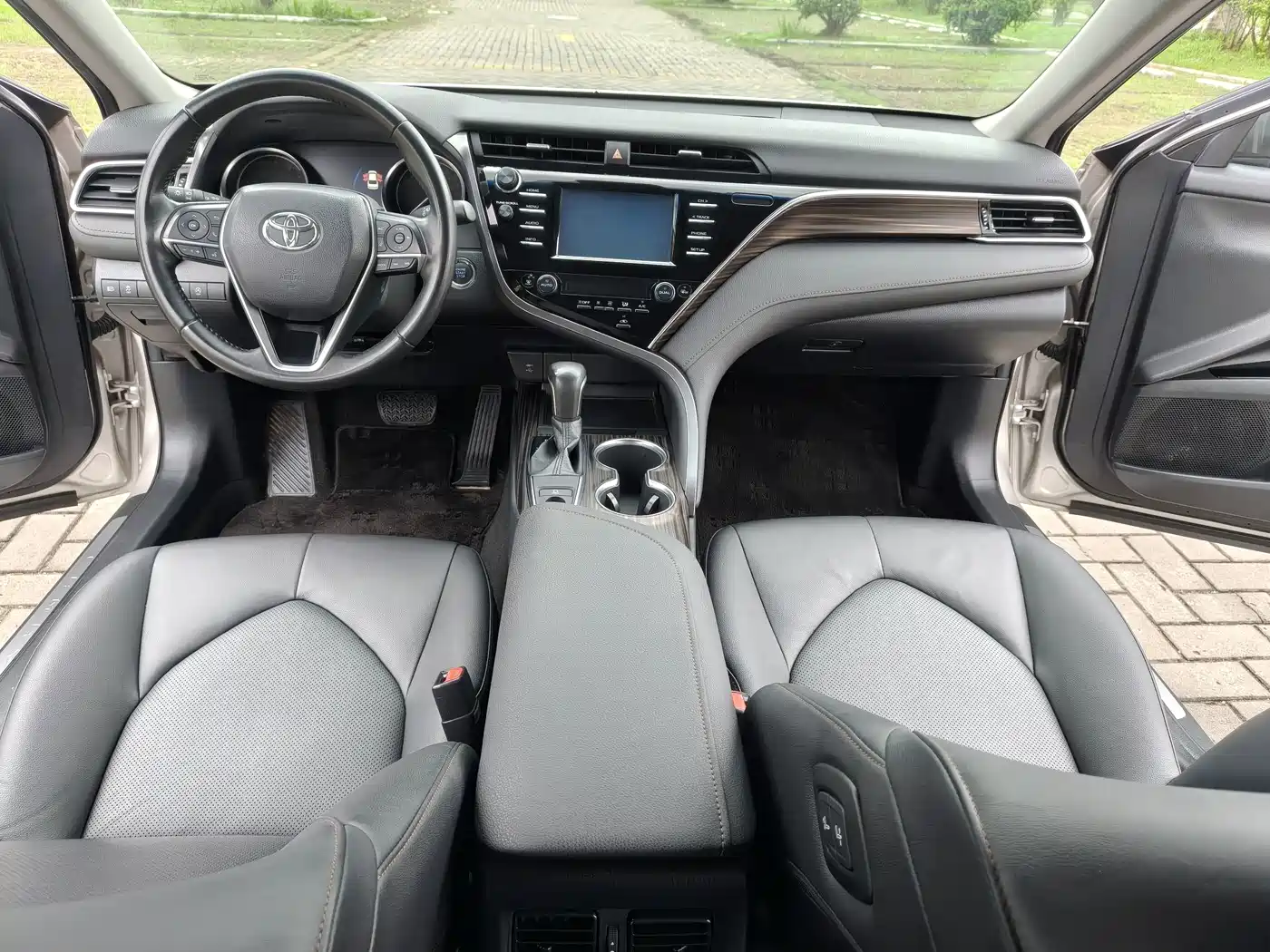 Toyota Camry 2018 2.0G Luxury Edition фото 10