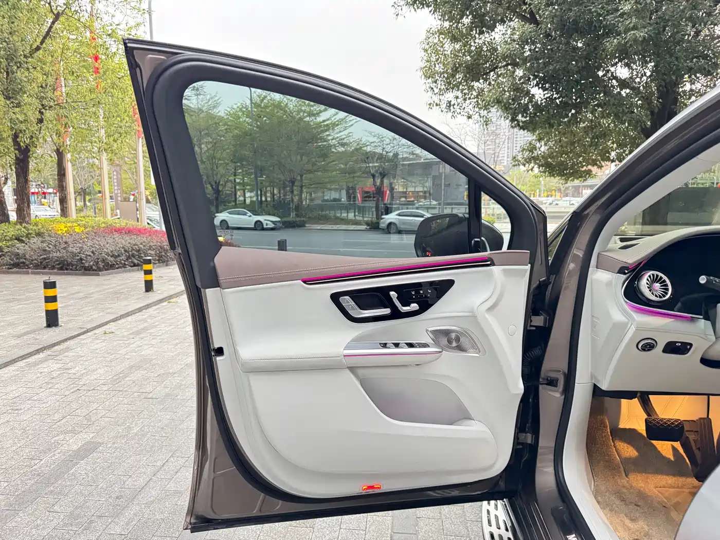 MERCEDES-BENZ EQE SUV