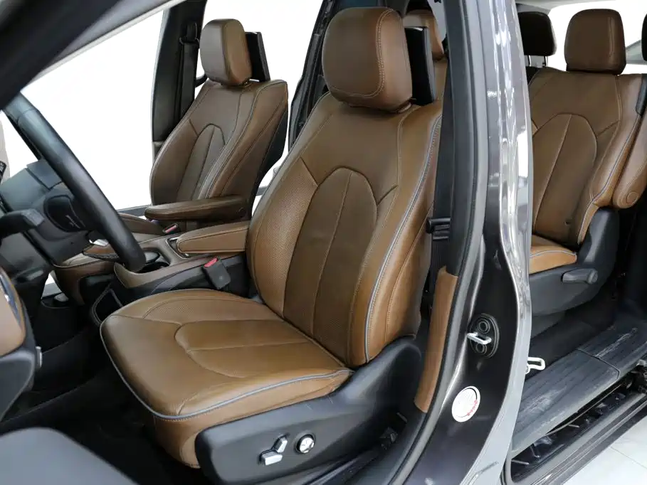 Chrysler Grand Voyager (Import) 2019 2017 3.6L Premium Edition