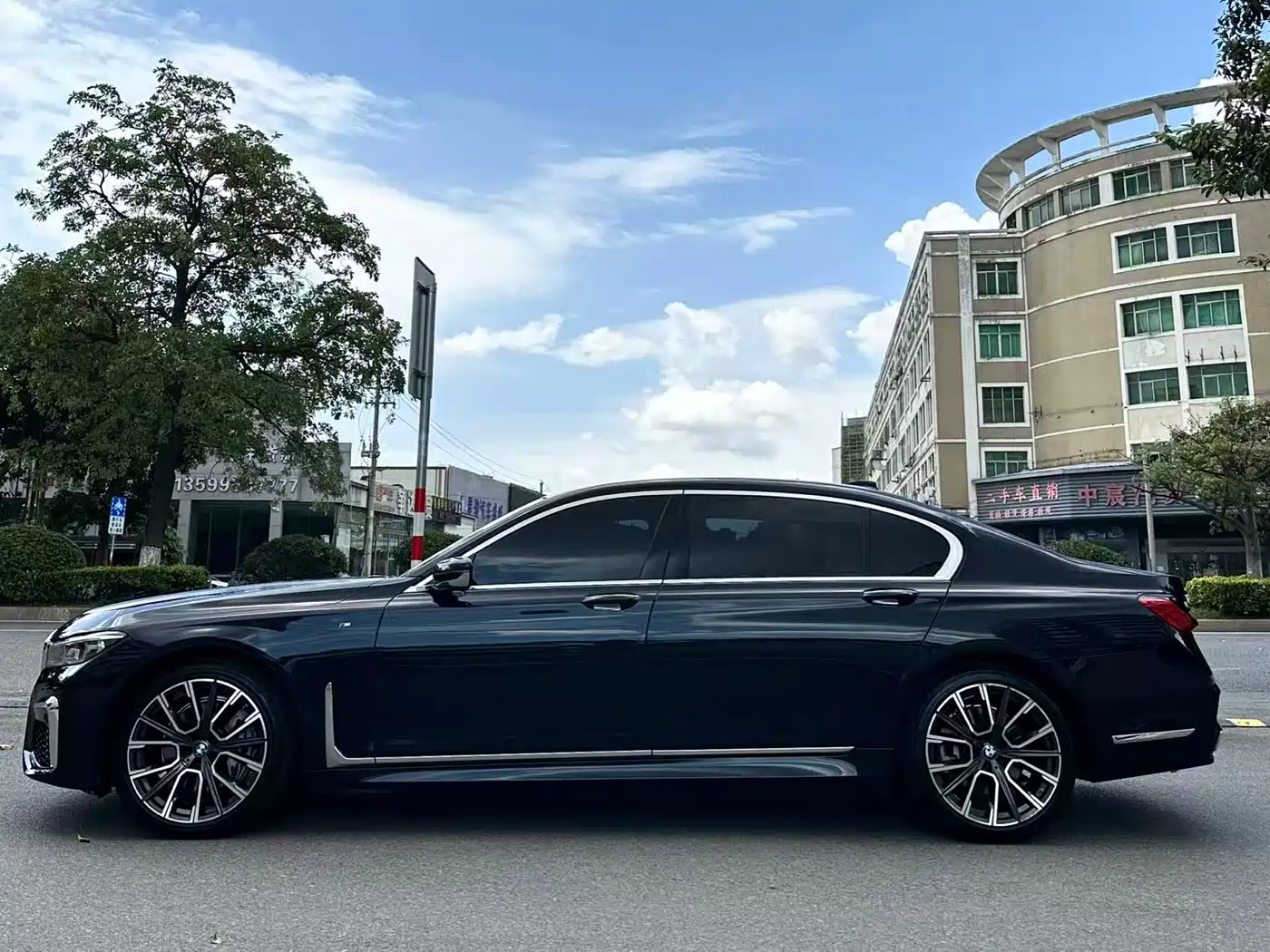 BMW 7 Series 2021 Model 740Li Leading M Sport Package фото 3
