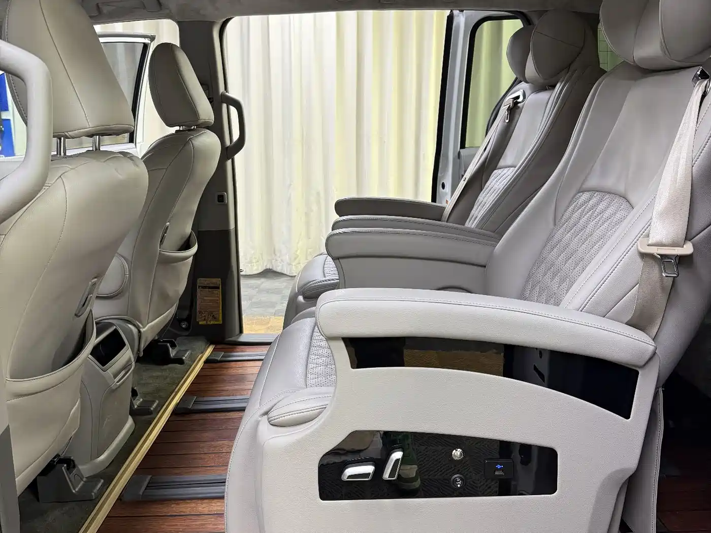 Toyota Sienna 2015 3.5L 4WD L фото 14