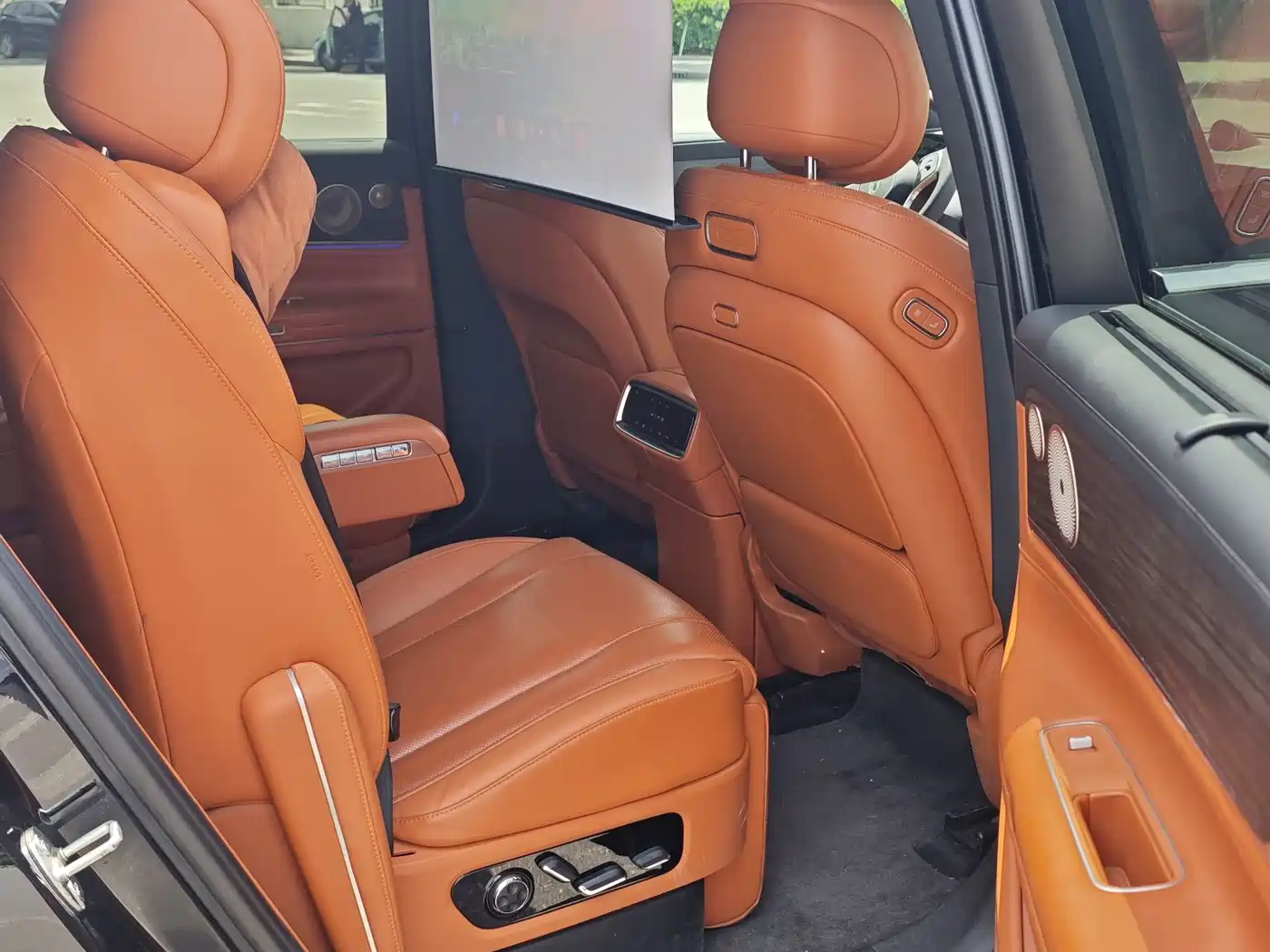 AITO Wenjie AITO M9 2024 Extended Range Ultra 42kWh 6-Seater фото 13