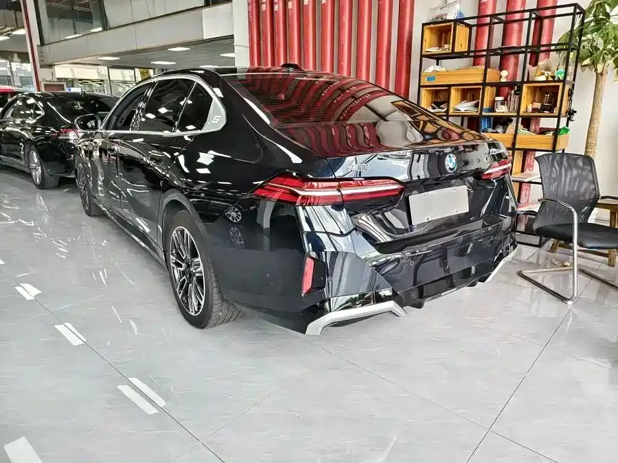 BMW 5 Series 2024 530Li Premium M Sport Package фото 14