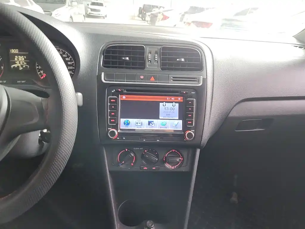 Volkswagen Polo 2016 1.4L Manual Trend фото 13