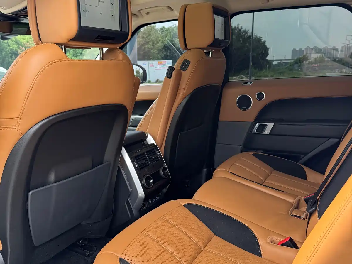 Land Rover Range Rover Sport 2021 3.0 L6 Gloss Black Edition фото 9