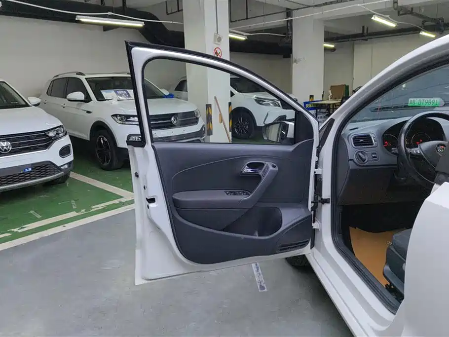 Volkswagen Polo 2016 1.6L Automatic Comfort фото 7