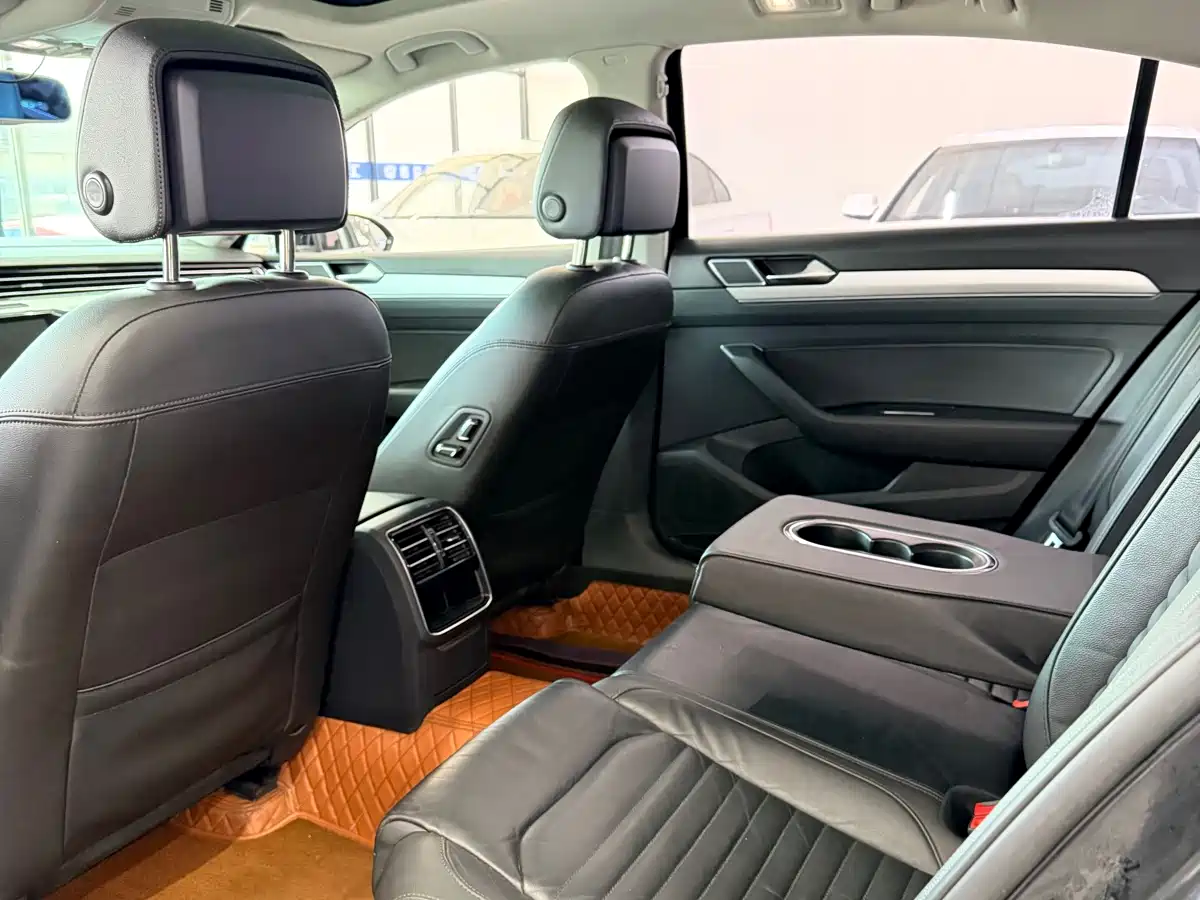 Volkswagen Magotan 2018 330TSI DSG Leading фото 11