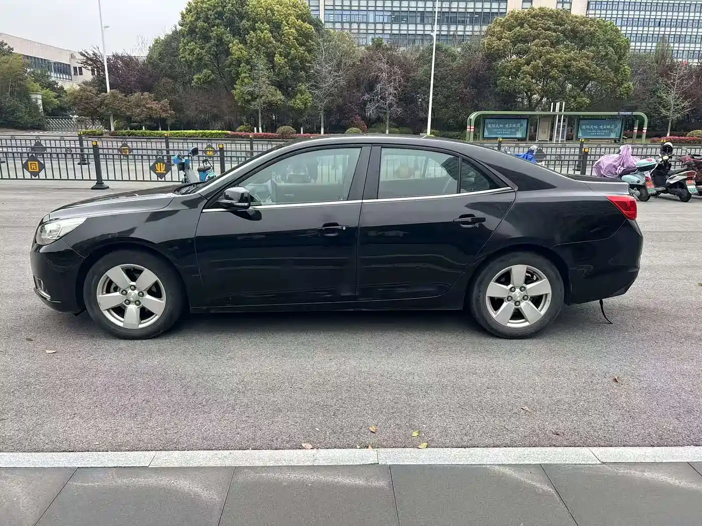 Chevrolet Malibu 2012 2.0L Automatic Comfort Edition фото 4