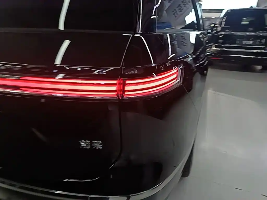 Фото 8 - NIO ES8