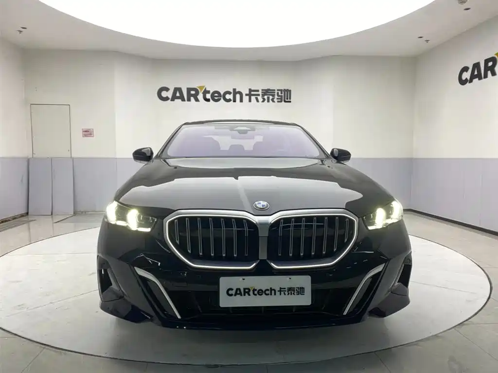 BMW 5 Series 2024 530Li Leading M Sport Package фото 3