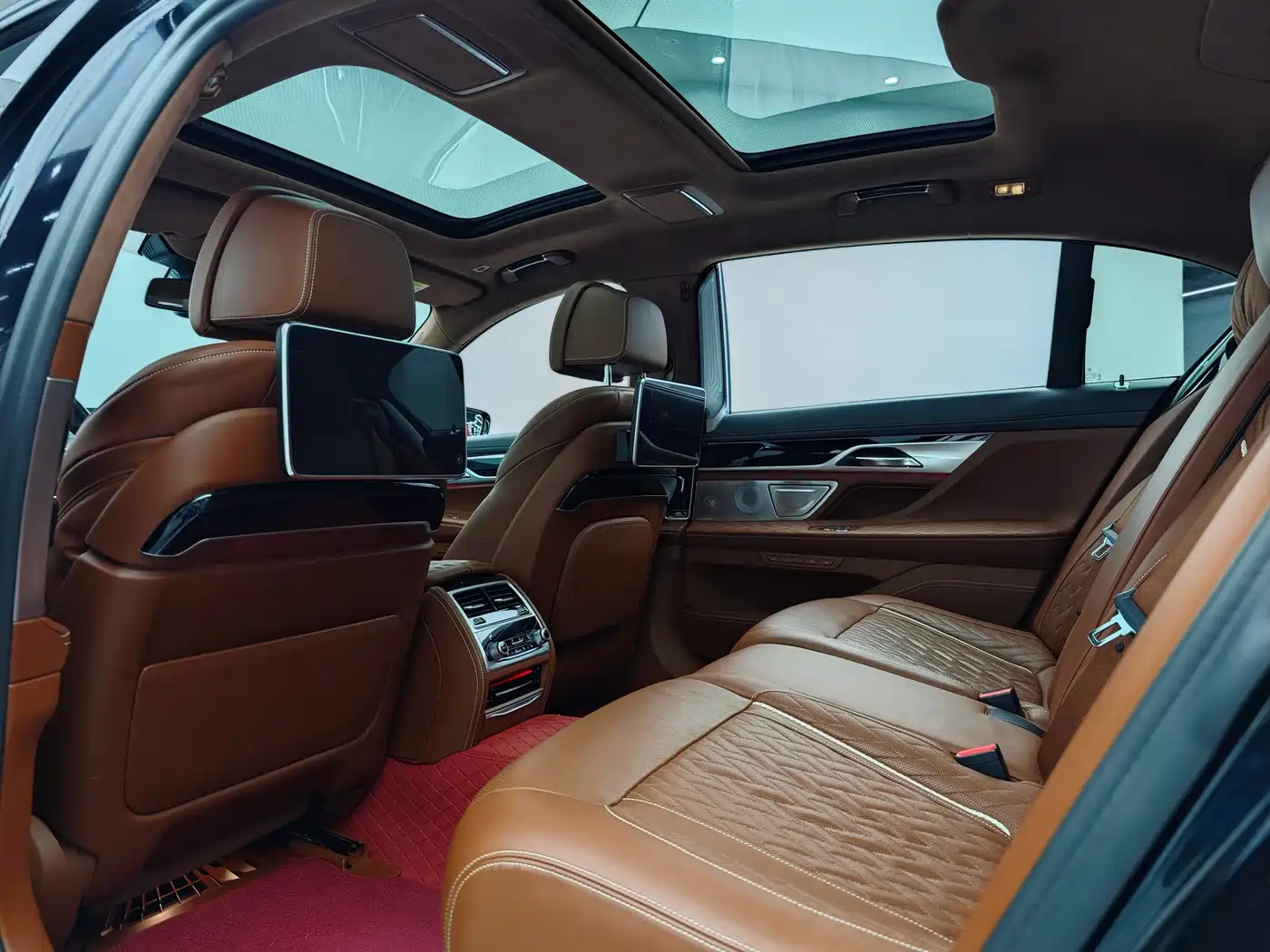 BMW 7 Series 2019 740Li xDrive Executive M Sport Package фото 13
