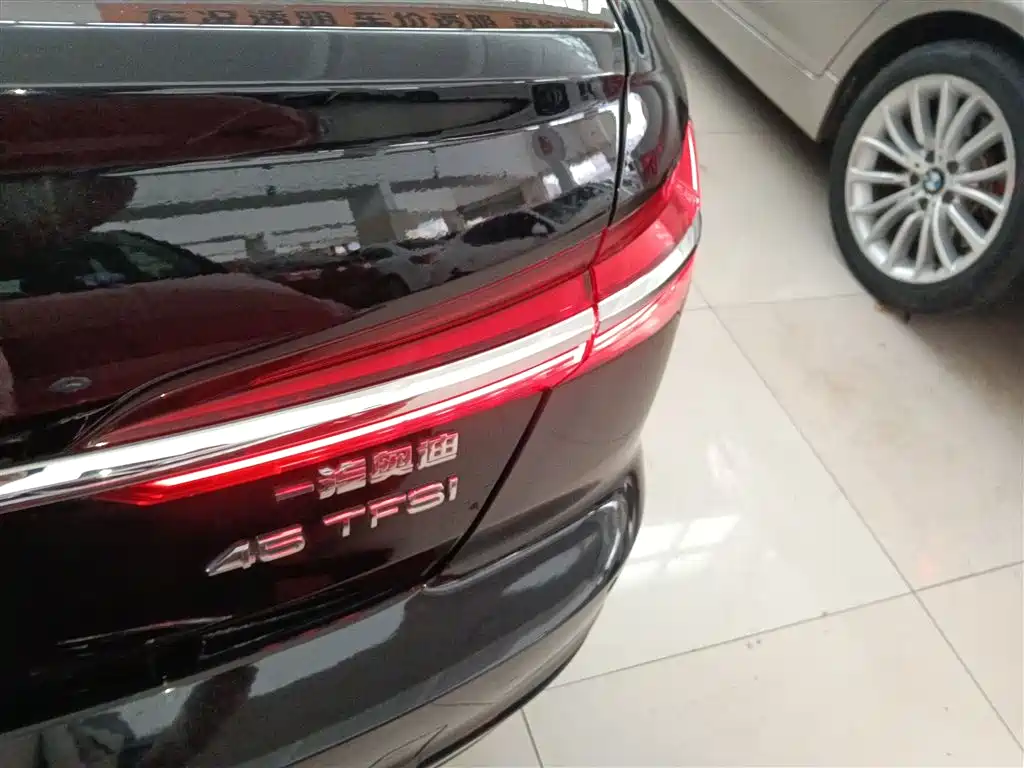 Audi A6L 2023 45 TFSI Premium Selection Elegance фото 24