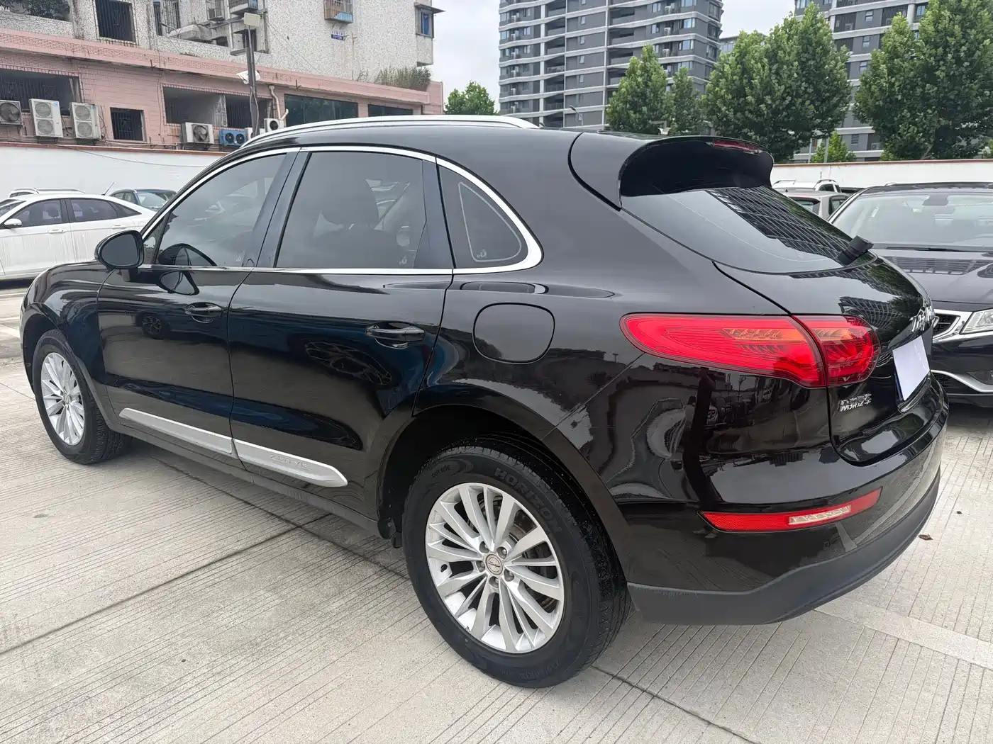 Фото 12 - Zotye SR9