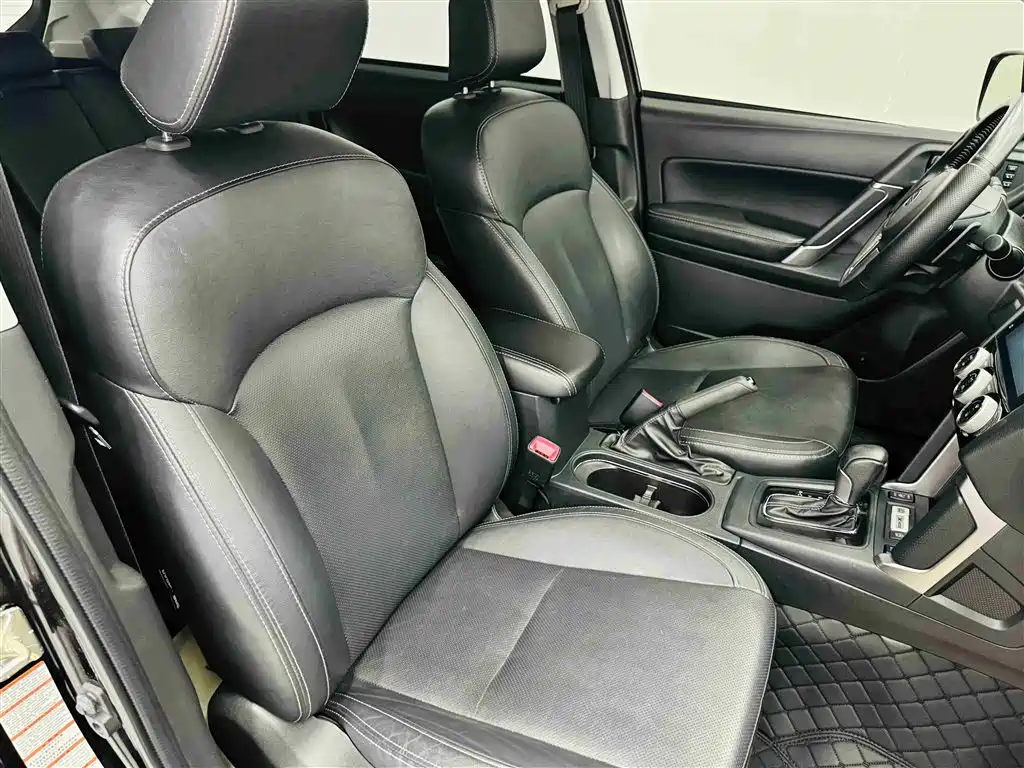 Subaru Forester 2016 2.5i Prestige Navigation Edition фото 25