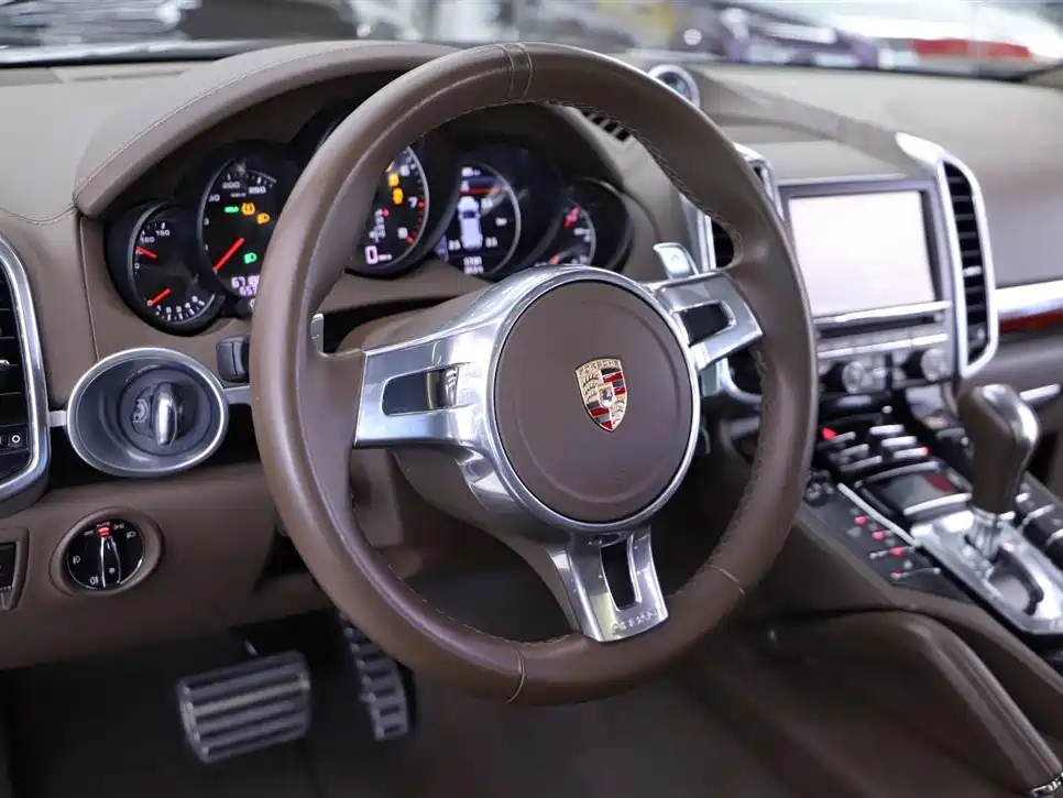 Porsche Cayenne 2014 Cayenne Platinum Edition 3.0T фото 16