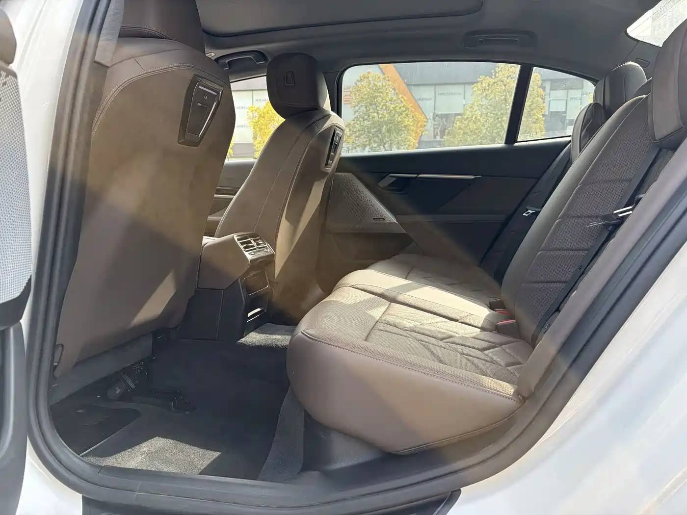 BMW 5 Series 2024 525Li Luxury Package фото 12