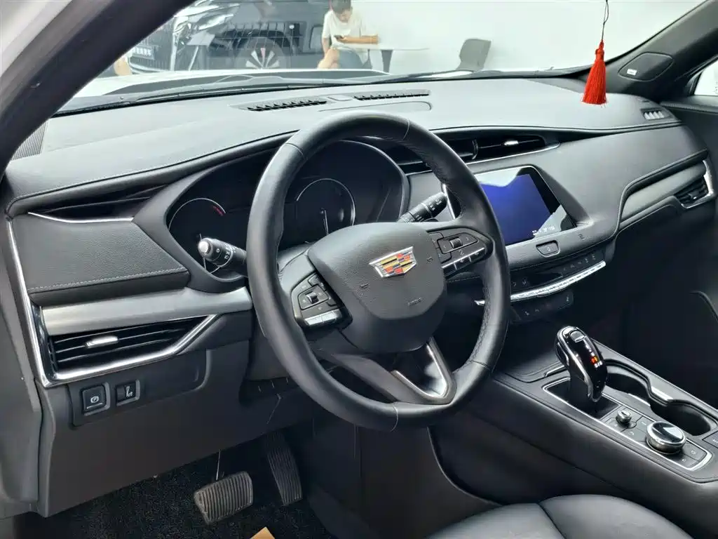 Cadillac XT4 2021 28T FWD Premium Edition фото 6