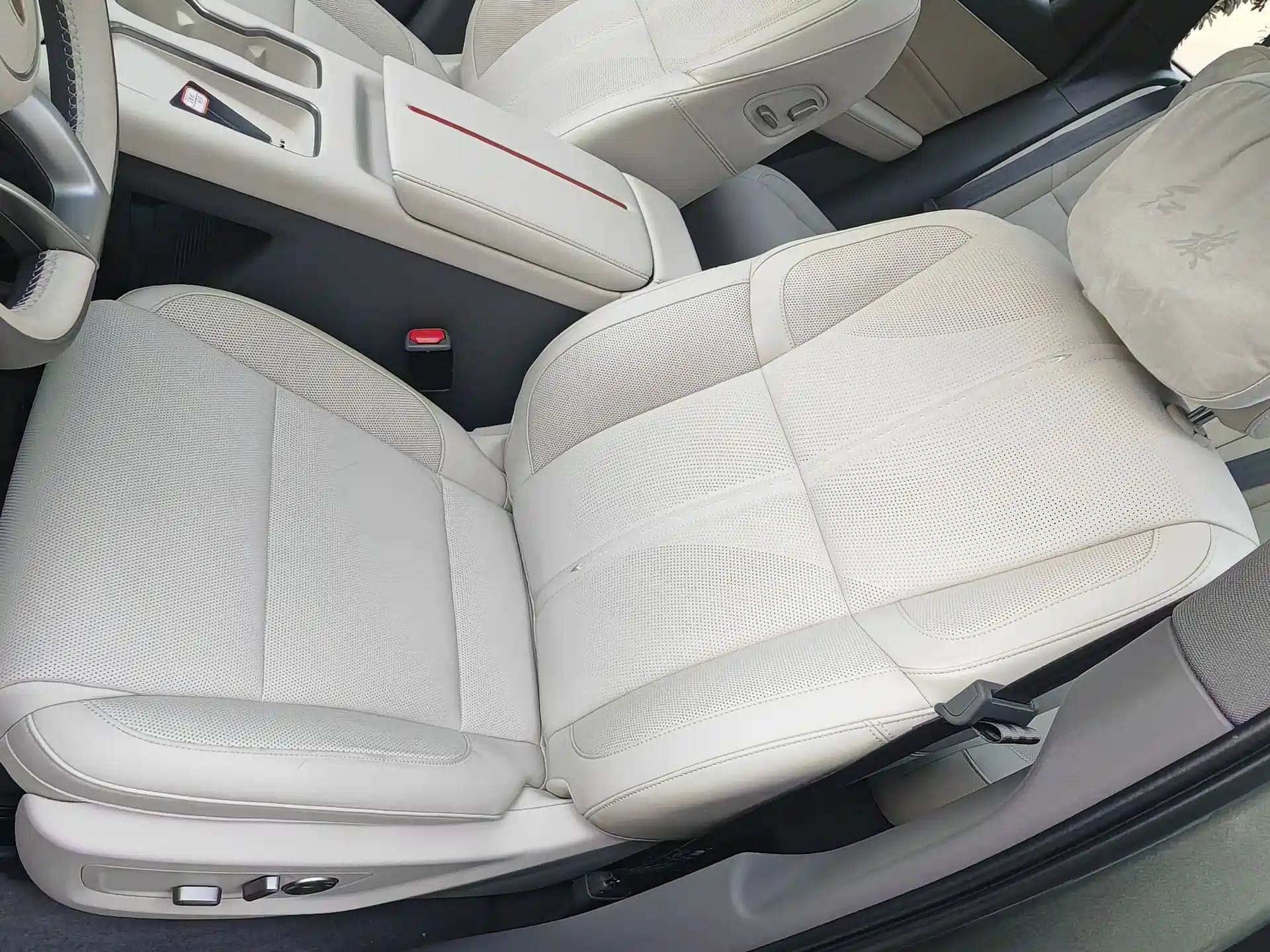 Фото 18 - Hongqi HS6 PHEV