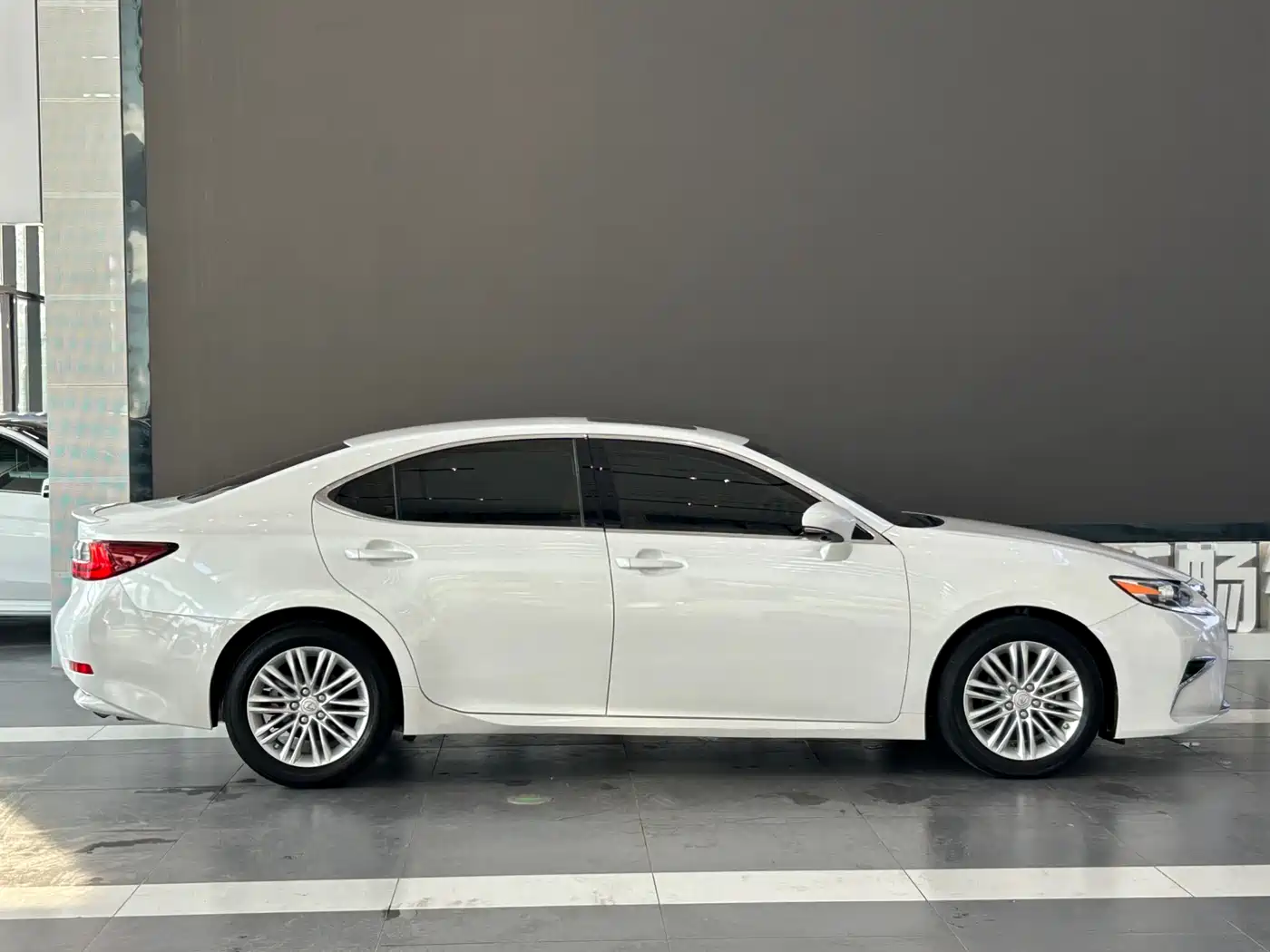 Lexus ES 2015 200 Elite Edition фото 7