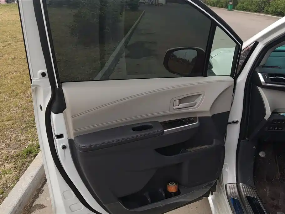 Toyota Sienna 2024 2.5L Hybrid Comfort Edition фото 7