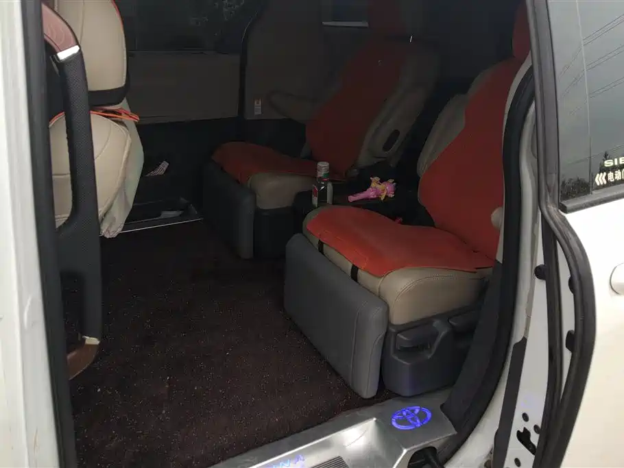 Toyota Sienna 2024 2.5L Hybrid Comfort Edition фото 11