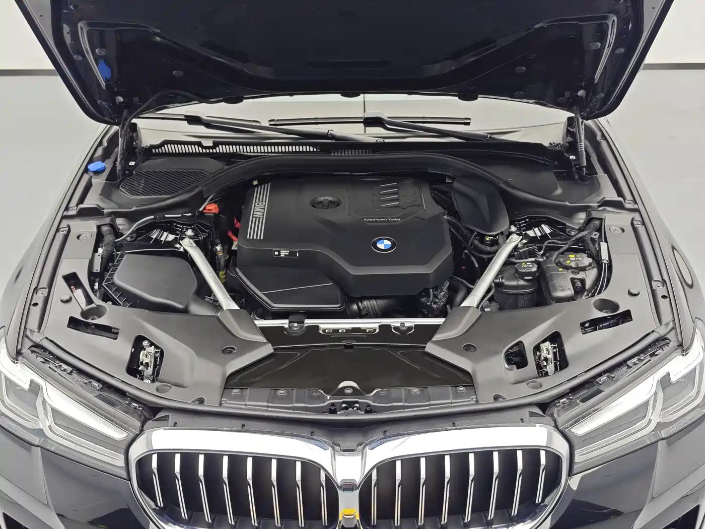 BMW 5 Series 2023 Facelift 530Li Leading M Sport Package фото 15