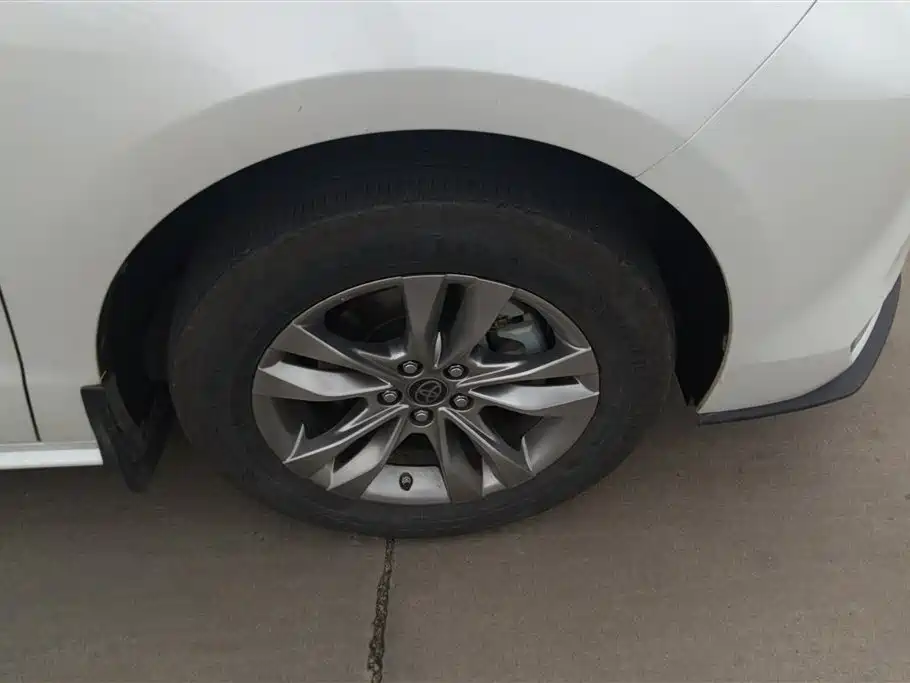 Toyota Sienna 2024 2.5L Hybrid Comfort Edition фото 6