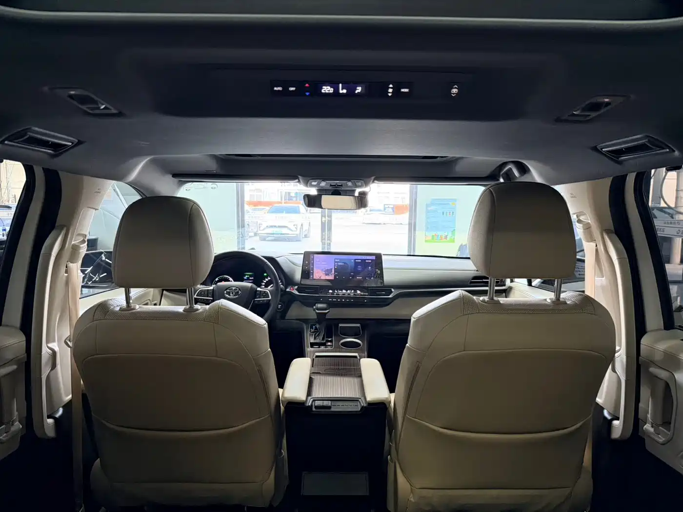 Toyota Granvia 2023 2.5L Hybrid Prestige PLUS Edition фото 17