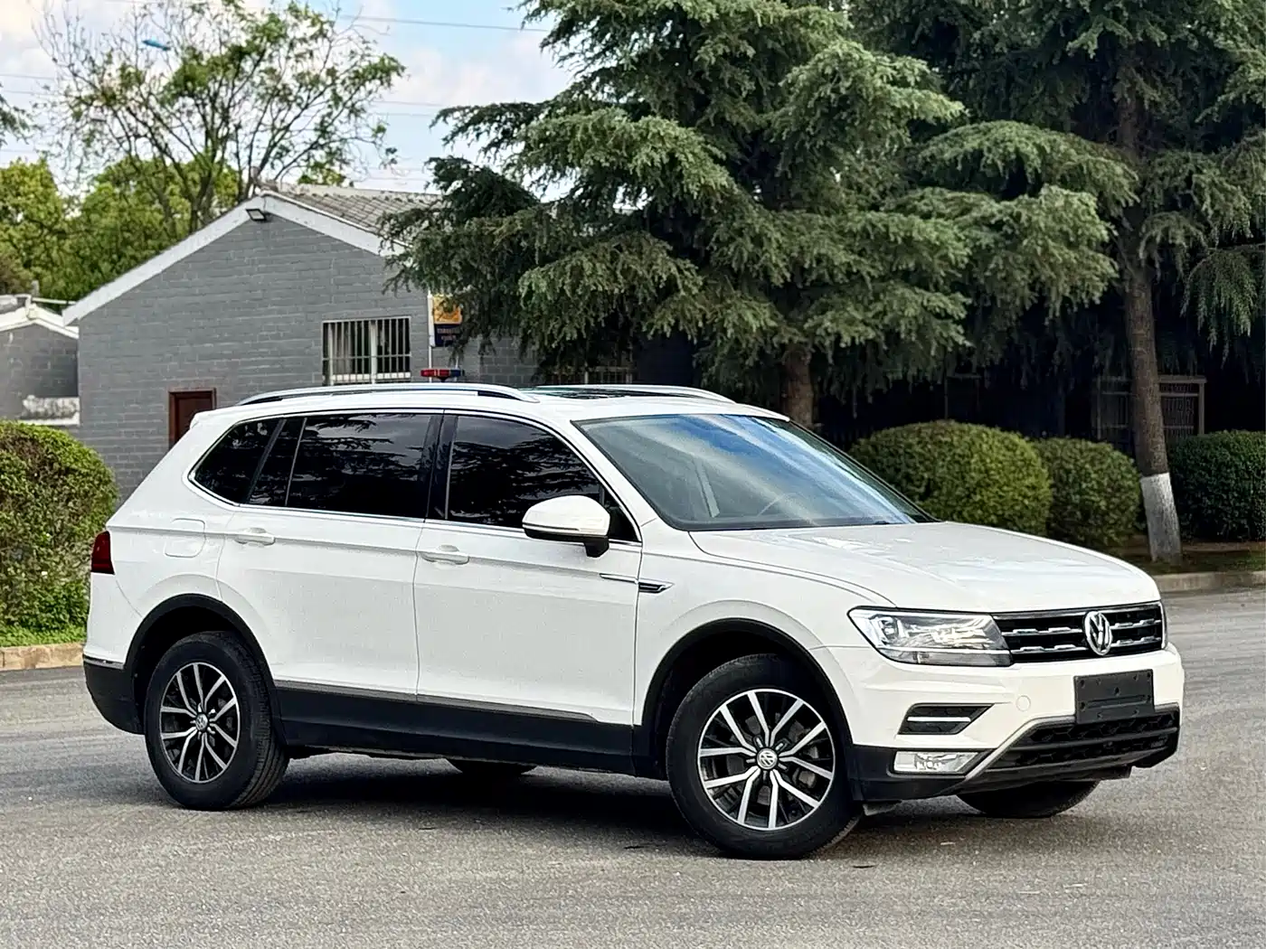 Volkswagen Tiguan L 2018 Facelift 330TSI Automatic 2WD Luxury Edition фото 3