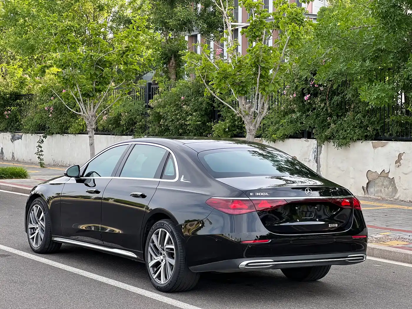 Mercedes-Benz E-Class 2024 E 300 L Fashion фото 4