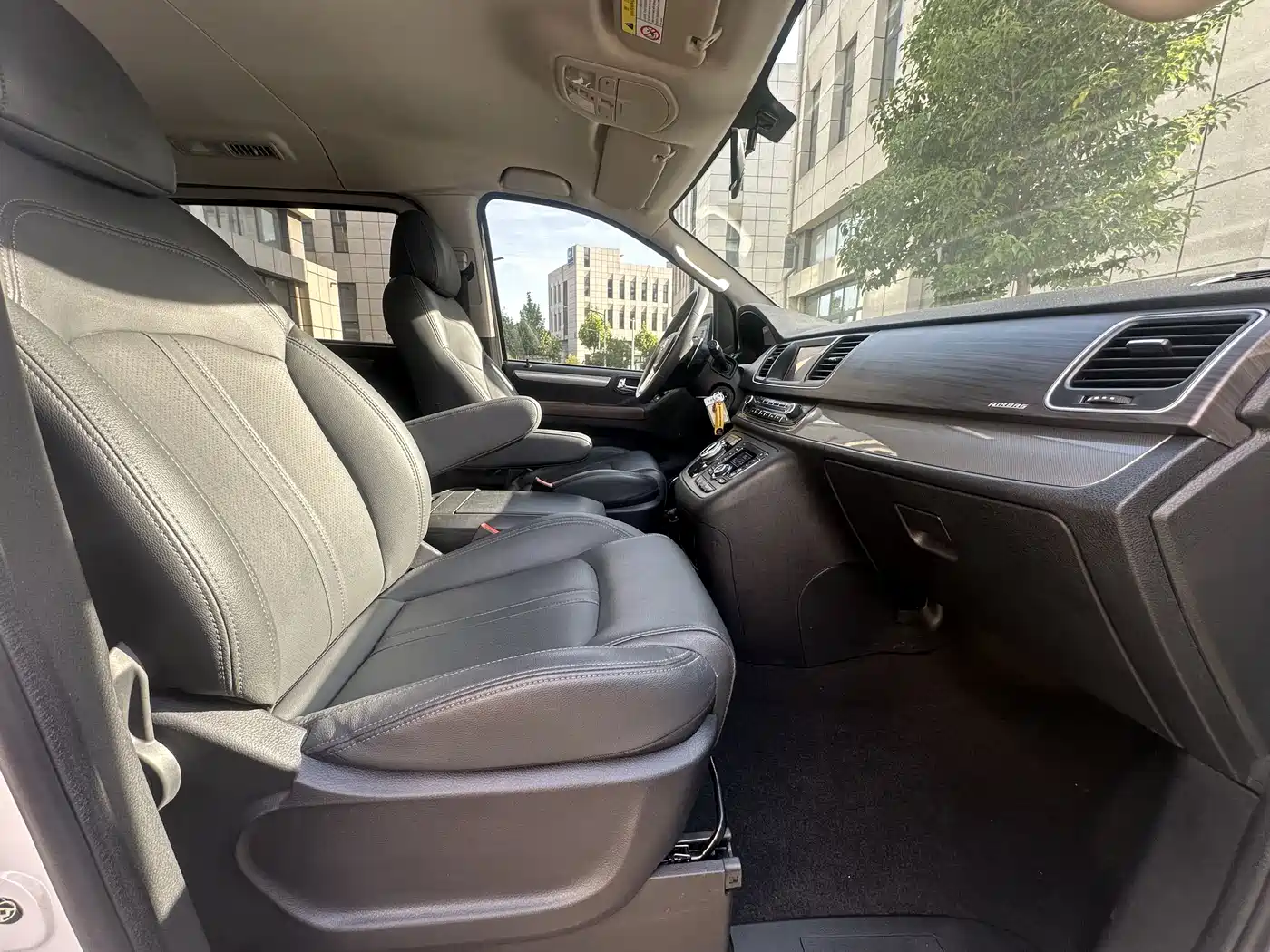 SAIC Maxus Maxus G10 2022 2.0T Auto Elite Edition Petrol 9-Seater фото 8
