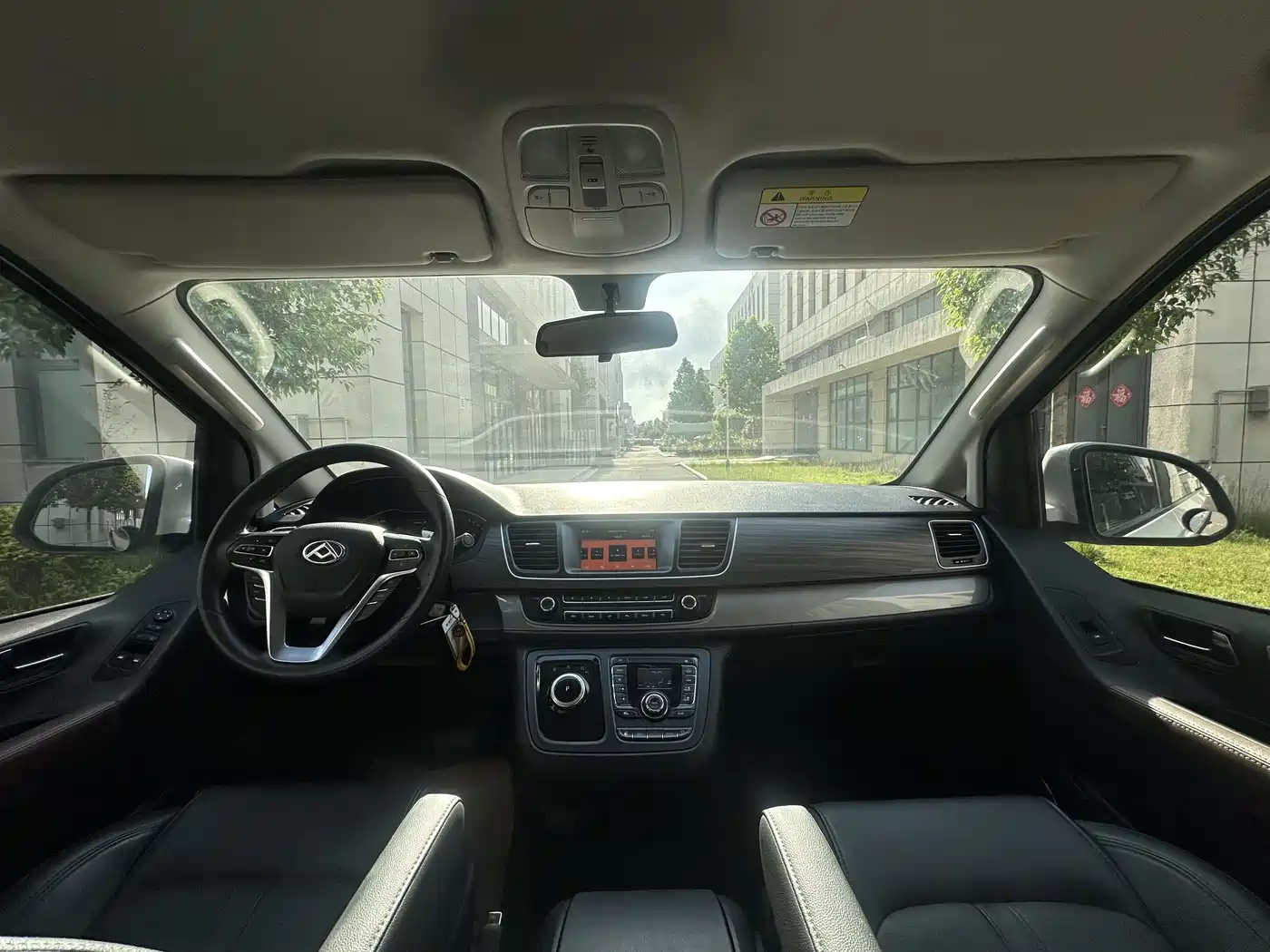 SAIC Maxus Maxus G10 2022 2.0T Auto Elite Edition Petrol 9-Seater фото 10