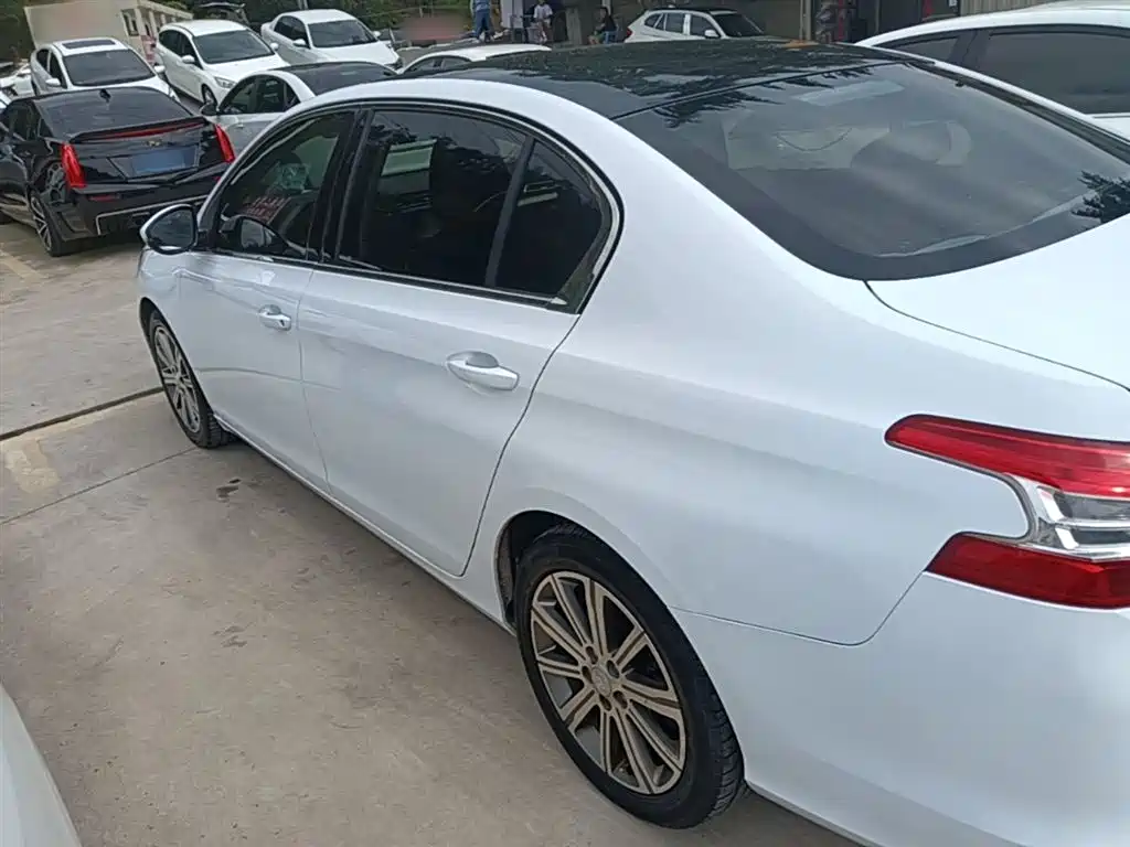 Peugeot 408 2014 1.8L Automatic Luxury Edition фото 5