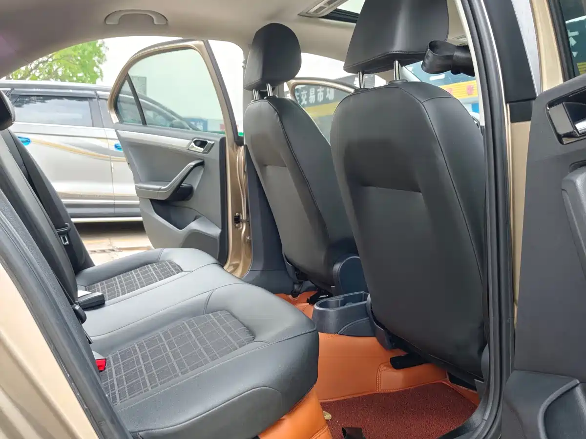 Volkswagen Jetta 2019 Dream Edition 1.5L Auto Comfort фото 15