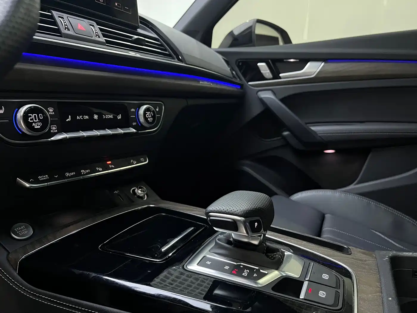 Audi Q5L 2025 45th Anniversary Edition 45 TFSI Luxury Sport фото 8