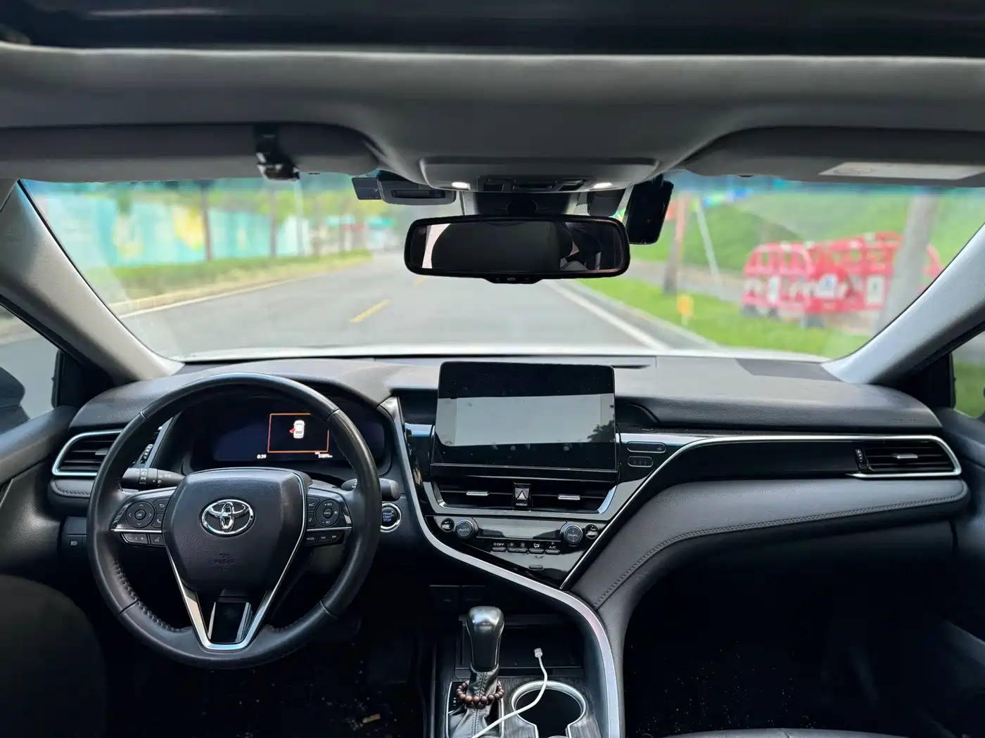 Фото 9 - Toyota Camry