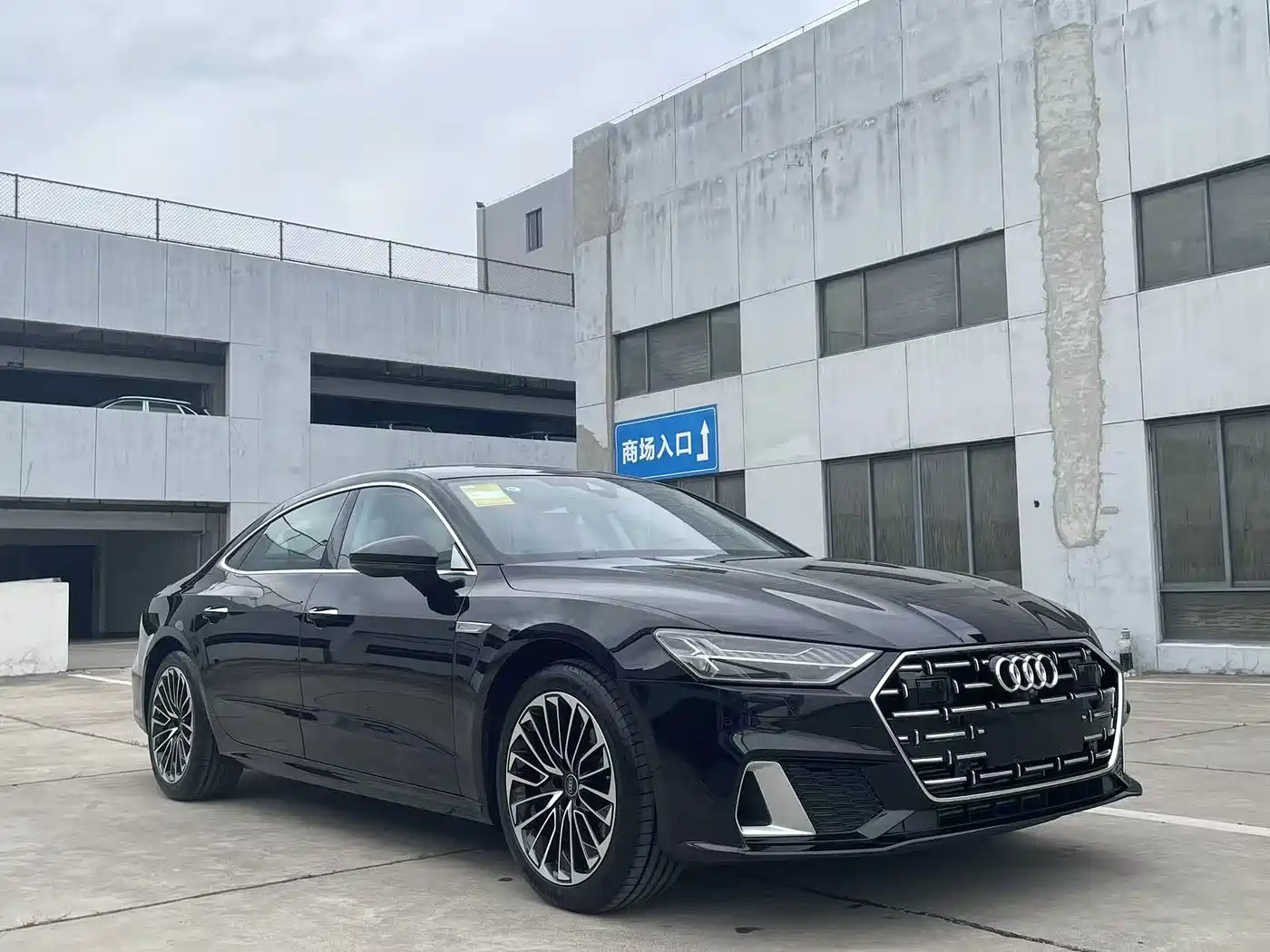 Audi A7L 2025 Model Year 45 TFSI Luxury фото 3
