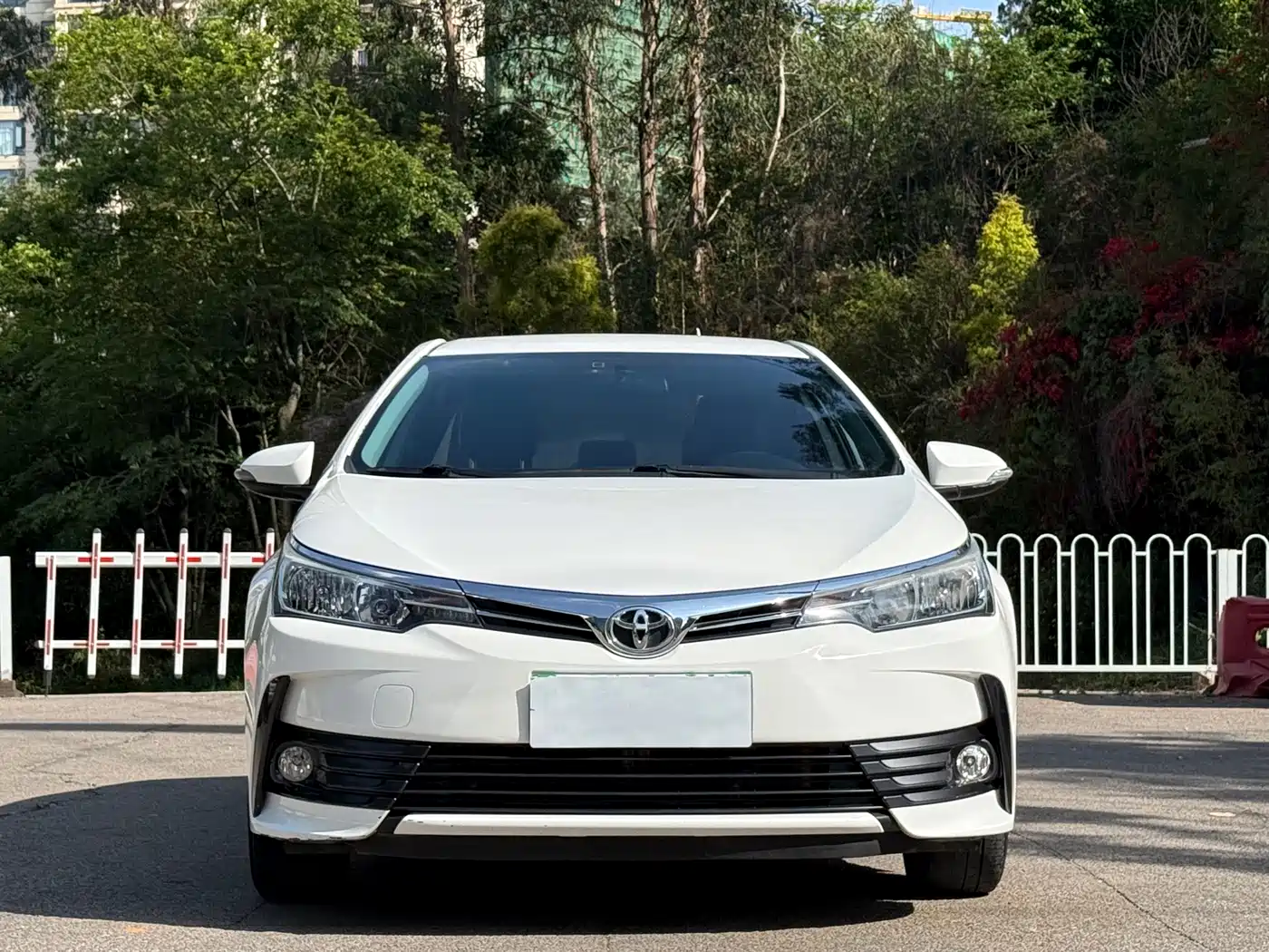 Toyota Corolla 2017 Facelift 1.2T Manual GL фото 2