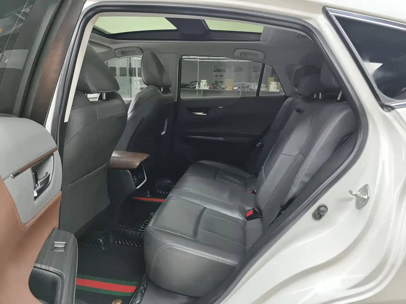 Toyota Lingfang HARRIER 2022 2.0L CVT 2WD Premium Edition фото 8