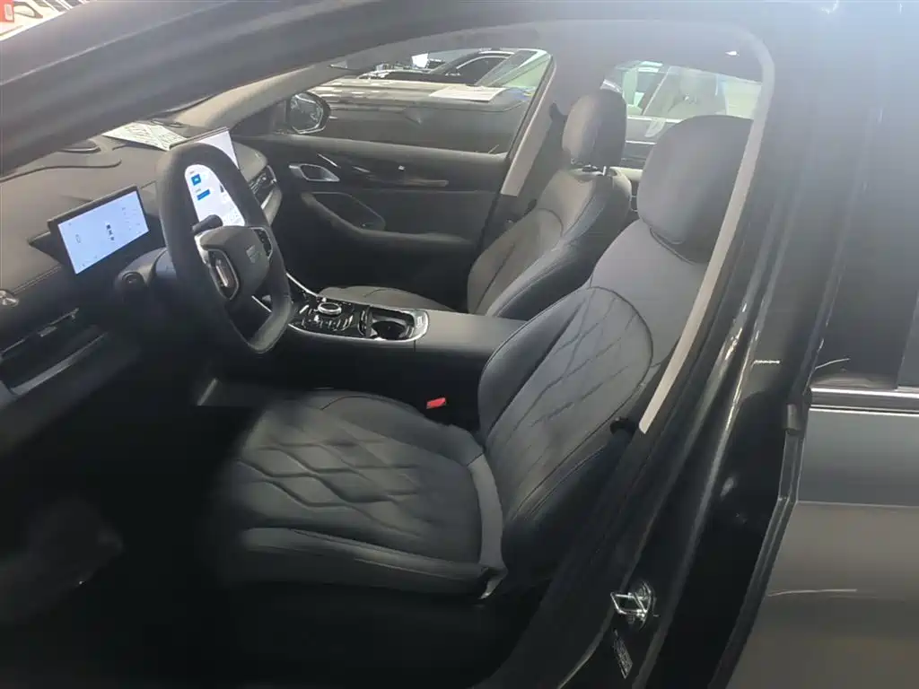 Geely Galaxy Galaxy A7 2025 EM-i 150km Explorer+ Edition фото 15