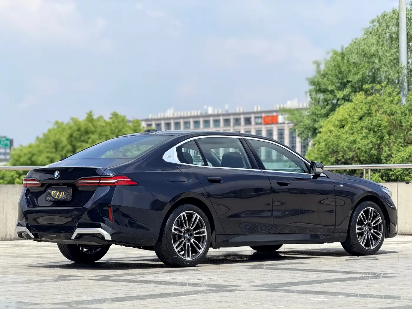BMW 5 Series 2024 525Li M Sport Package фото 7