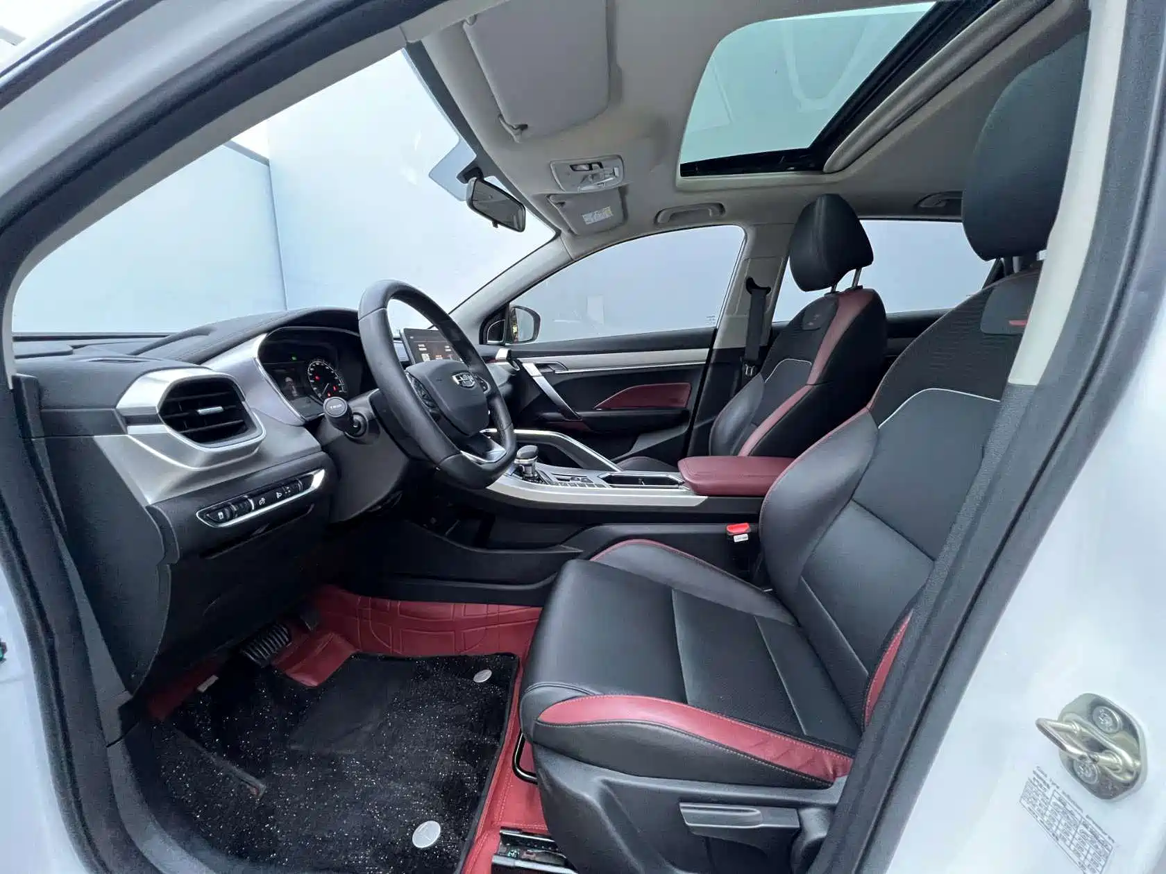 Фото 9 - Geely Coolray