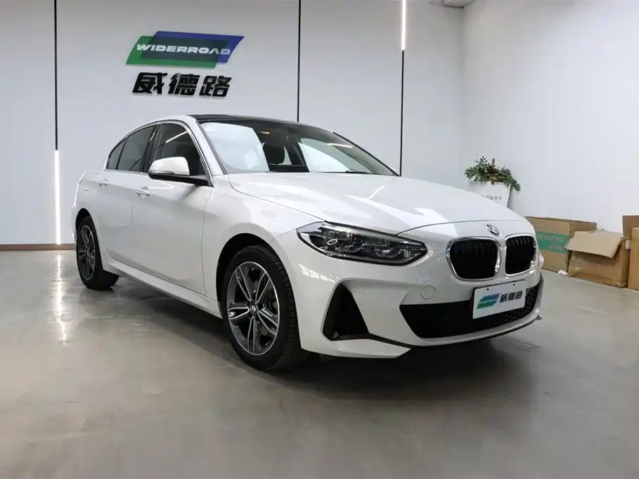 BMW 1 Series 2023 120i M Sport фото 4