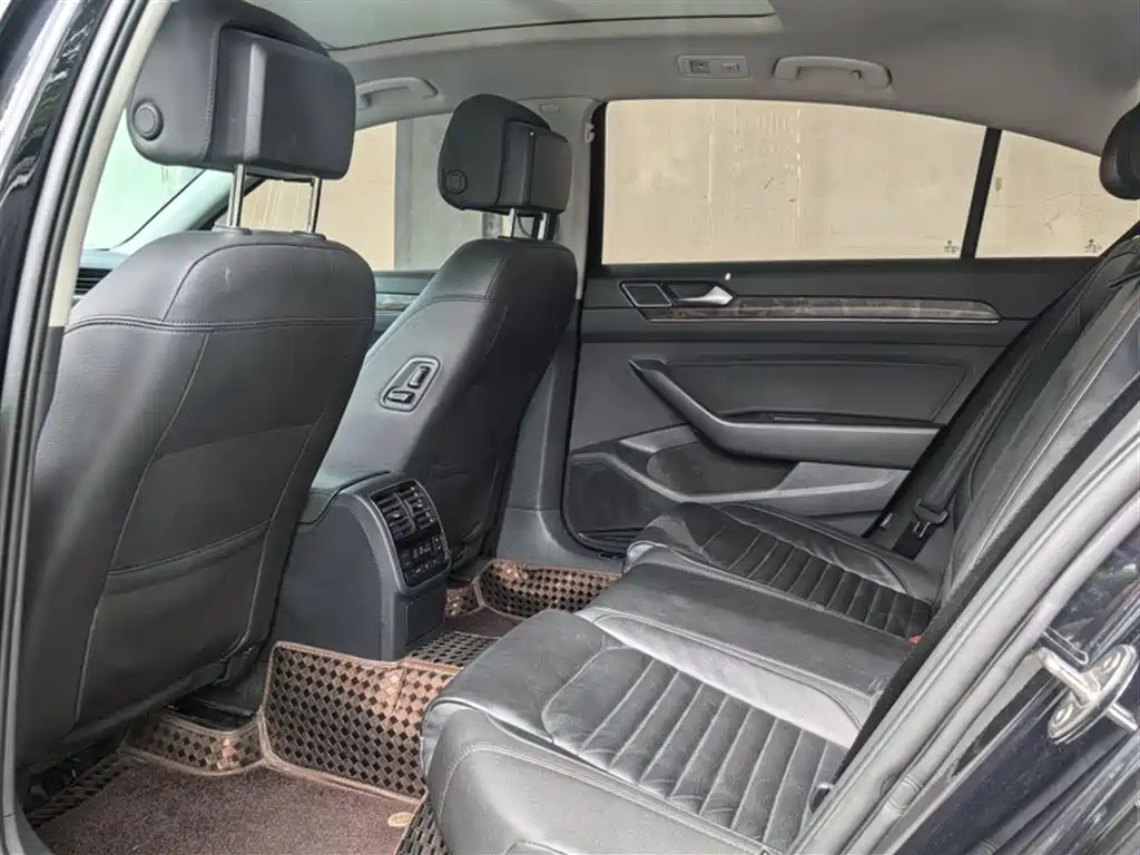 Volkswagen Magotan 2019 330TSI DSG Luxury Class China VI фото 24